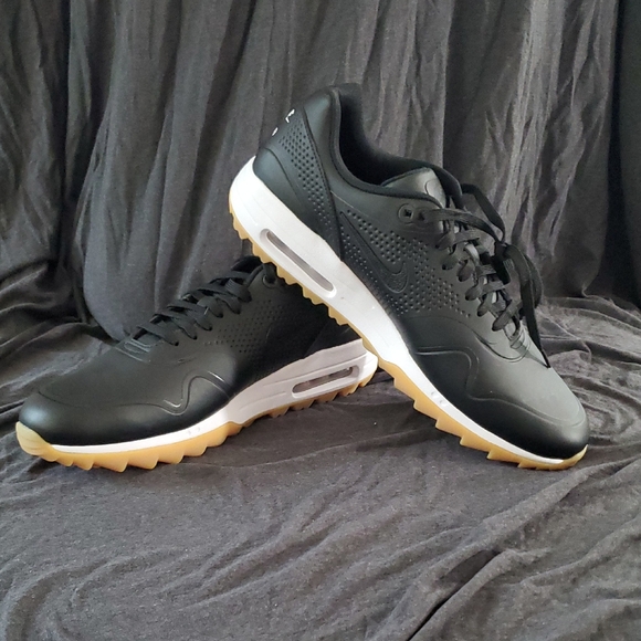 Nike Men's Black and Tan Athletic Shoes - Picture 1 of 4